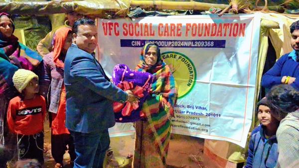 Blanket distribution by VFC Social Care Foundation